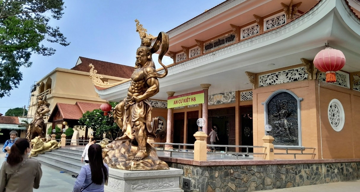 Chuyên gia giáo dục: Một vài khoá tu không thể thay đổi hành vi của trẻ