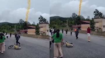 Mảnh vỡ tên lửa bất ngờ lao xuống khu vực dân cư đông đúc khiến nhiều người hoảng loạn bỏ chạy