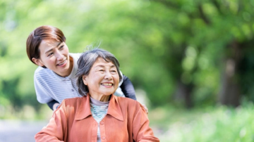 Ở độ tuổi 'gần đất xa trời', đây là 4 điều mà người cao tuổi nên nói với con cháu càng sớm càng tốt