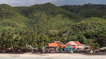 Phát hiện hòn đảo 'ma thuật' giữa biển, khách được chữa bệnh miễn phí