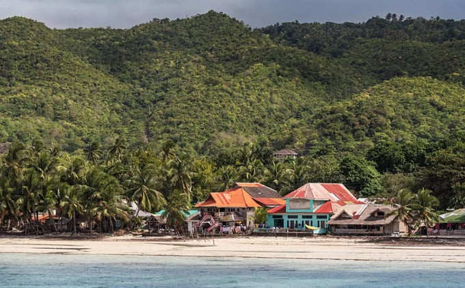 Siquijor còn sở hữu các bãi biển cát trắng. Ảnh: BBC