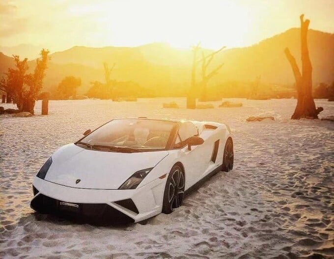 Du khách có thể thả dáng bên những siêu xe sang chảnh. Ảnh: Internet