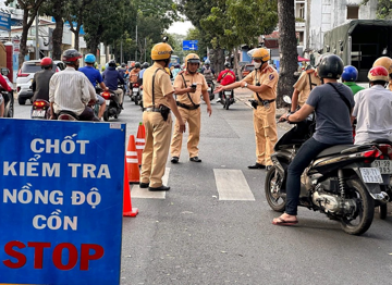 Chuyên gia chỉ ra những món ăn làm tăng nồng độ cồn trong máu, người tham gia giao thông cần lưu ý để tránh mất tiền oan