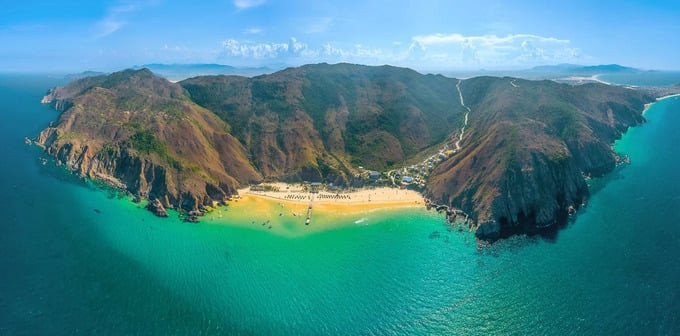 Với một mặt giáp biển, ba mặt còn lại là đồi núi, cảnh quan nơi đây đẹp như một bức tranh sơn thủy. Ảnh: Sưu tầm