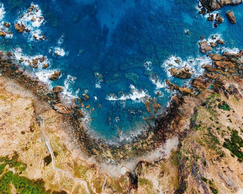 Chính địa thế độc đáo đã tạo nên một eo biển hút gió có phong cảnh tuyệt đẹp. Ảnh: Instagram/efovide.productions