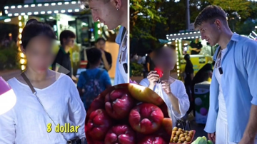 Phẫn nộ hình ảnh người bán hàng rong bán 2 quả roi giá 30.000đ cho du khách nước ngoài: Đã nhiều vụ ‘chặt chém’ bị xử phạt nhưng vẫn xảy ra