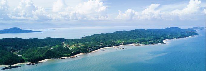 Đảo Cái Chiên là một trong những địa điểm du lịch mới nổi tại miền Bắc. Ảnh: Báo Thanh Niên