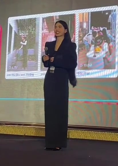 Hằng Du Mục xinh đẹp hết phần thiên hạ trong sự kiện ở Thâm Quyến, Trung Quốc. Ảnh: Internet