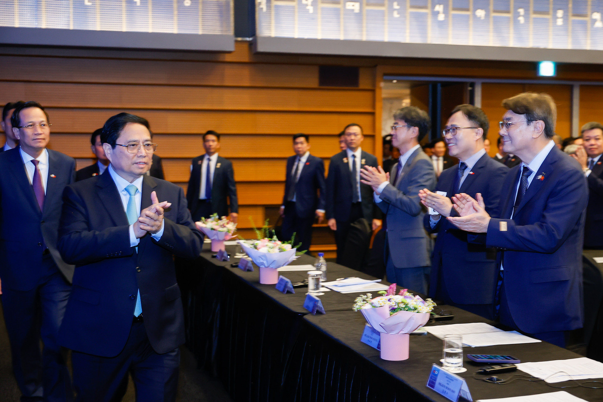 Thủ tướng: Tạo thuận lợi nhất cho người lao động, n&acirc;ng tầm hợp t&aacute;c lao động Việt Nam-H&agrave;n Quốc- Ảnh 1.