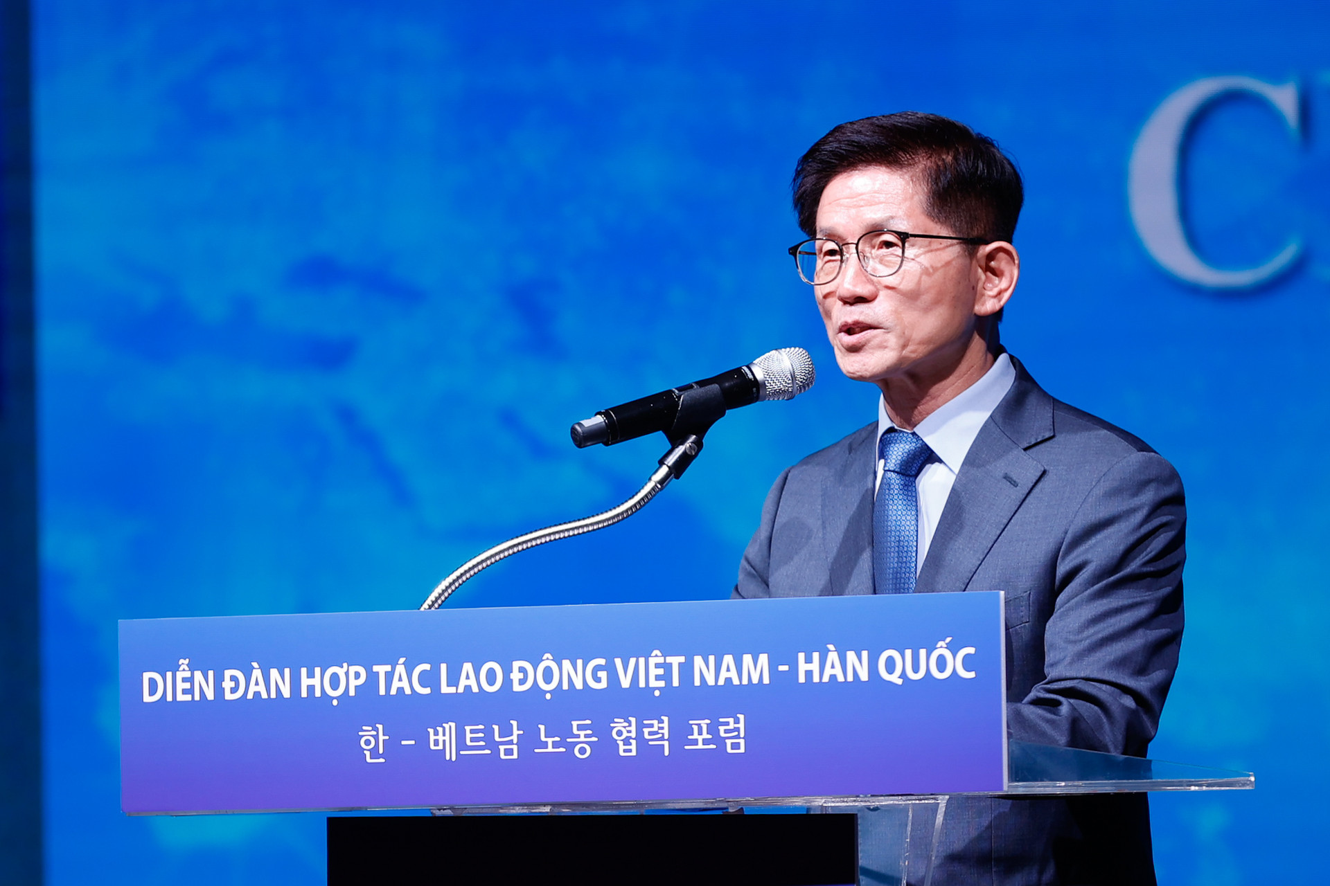 Thủ tướng: Tạo thuận lợi nhất cho người lao động, n&acirc;ng tầm hợp t&aacute;c lao động Việt Nam-H&agrave;n Quốc- Ảnh 7.