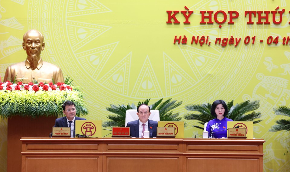 Chủ tọa điều h&agrave;nh phi&ecirc;n họp s&aacute;ng 1/7