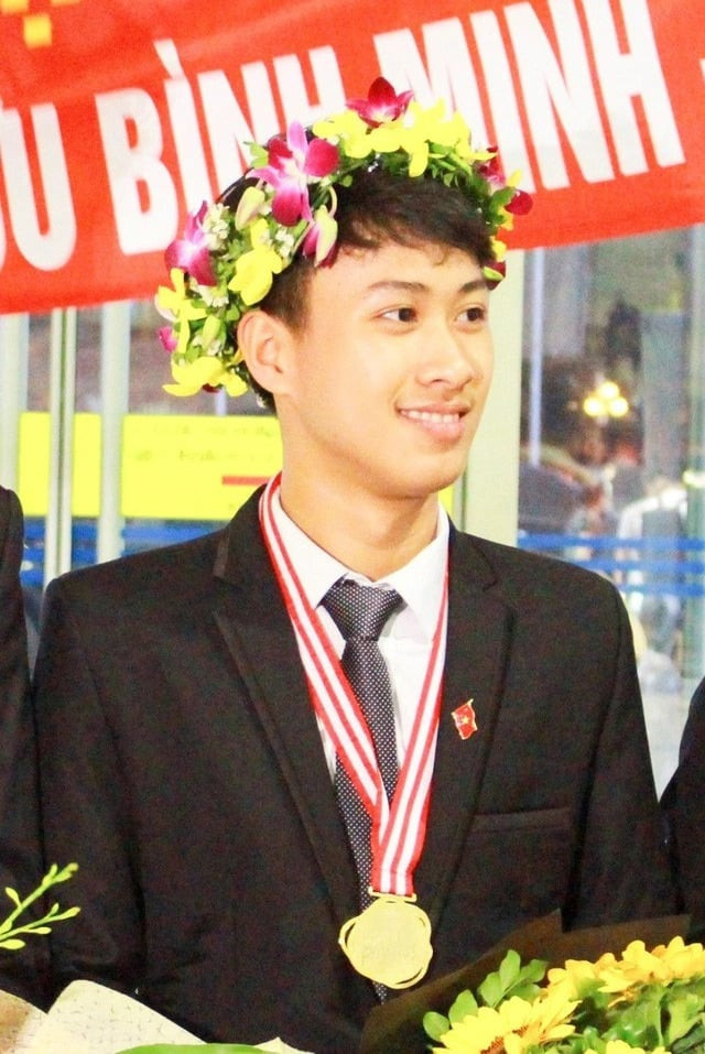 Nguyễn Thế Quỳnh c&oacute; niềm đam m&ecirc; Vật l&yacute; ngay từ khi học cấp 2. Ảnh: B&aacute;o D&acirc;n Tr&iacute;