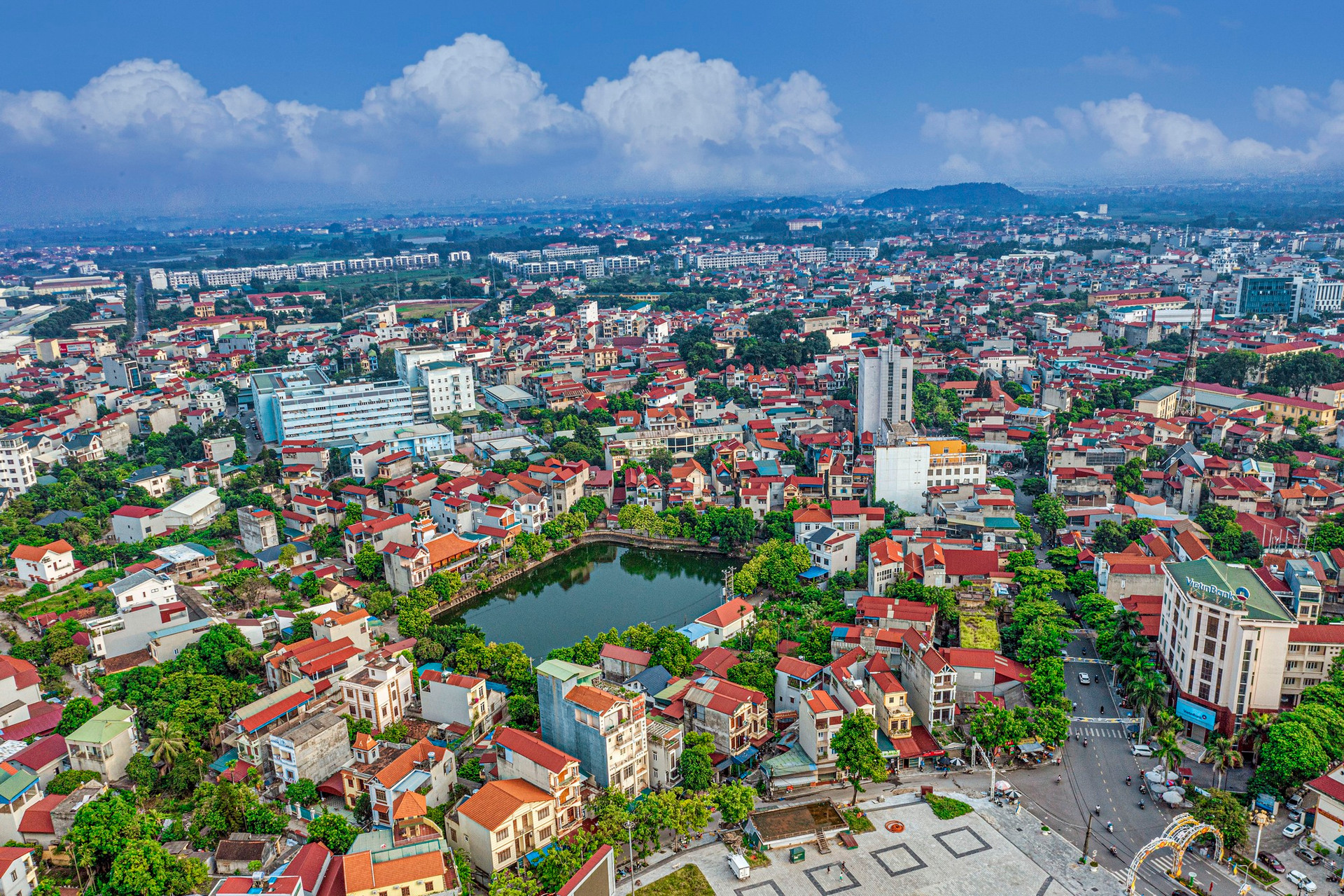 Tỉnh s&aacute;t v&aacute;ch H&agrave; Nội sẽ l&ecirc;n TP trực thuộc Trung ương sắp đấu gi&aacute; gần 70 l&ocirc; đất ngay đầu năm 2025- Ảnh 1.