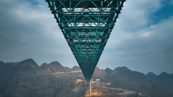 Sắp ho&agrave;n th&agrave;nh cầu cao nhất thế giới: Cao gấp 2, nặng gấp 3 Th&aacute;p Eiffel, r&uacute;t thời gian qua n&uacute;i từ 1 giờ c&ograve;n 2 ph&uacute;t- Ảnh 4.