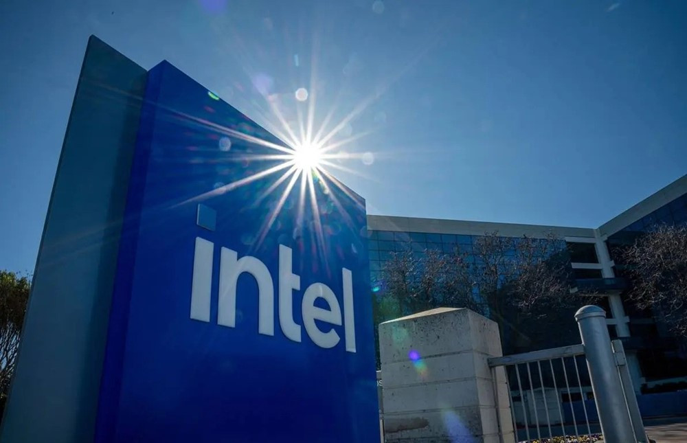 Rộ tin 'vua chip' Intel sẽ b&aacute;n m&igrave;nh, cổ phiếu tăng vọt - ảnh 1