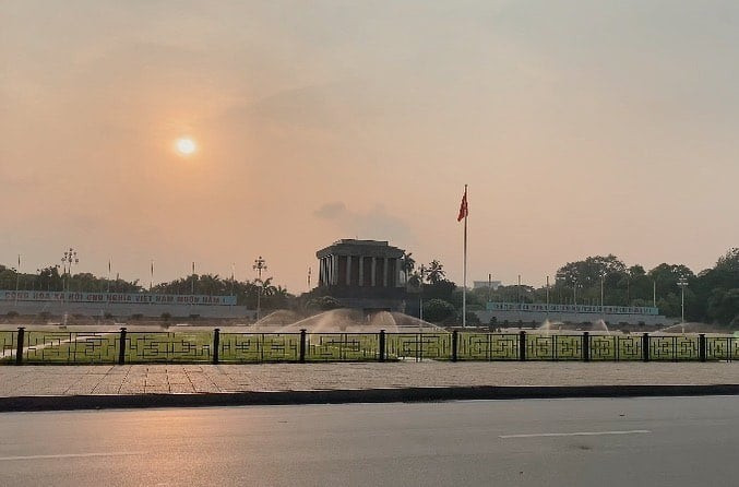 Tuyến đường c&oacute; phong thủy đẹp chạy thẳng qua quảng trường lớn nhất Việt Nam, mang t&ecirc;n nh&acirc;n vật người Việt Nam t&ocirc;n thờ - ảnh 2