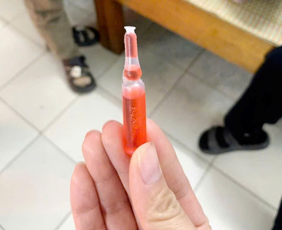 Bệnh viện Bạch Mai huy động to&agrave;n lực cấp cứu, khẩn trương hội chẩn để t&igrave;m phương &aacute;n điều trị tốt nhất cho 32 trẻ nghi ngộ độc thuốc diệt chuột - ảnh 2