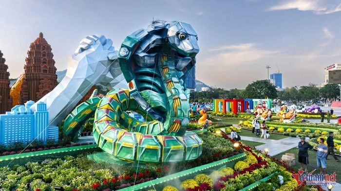 Cụm linh vật rắn thần Naga 5 đầu độc đ&aacute;o g&acirc;y sốt tết Ất Tỵ 2025 - ảnh 4