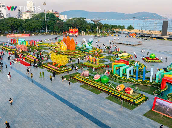 Cụm linh vật rắn thần Naga 5 đầu độc đ&aacute;o g&acirc;y sốt tết Ất Tỵ 2025 - ảnh 3