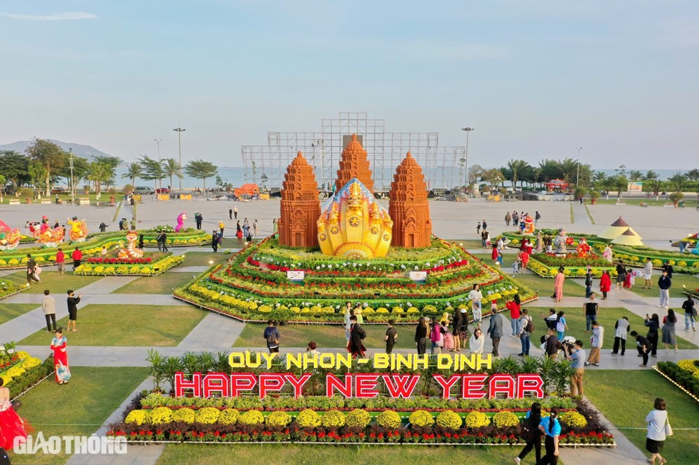 Cụm linh vật rắn thần Naga 5 đầu độc đ&aacute;o g&acirc;y sốt tết Ất Tỵ 2025 - ảnh 5