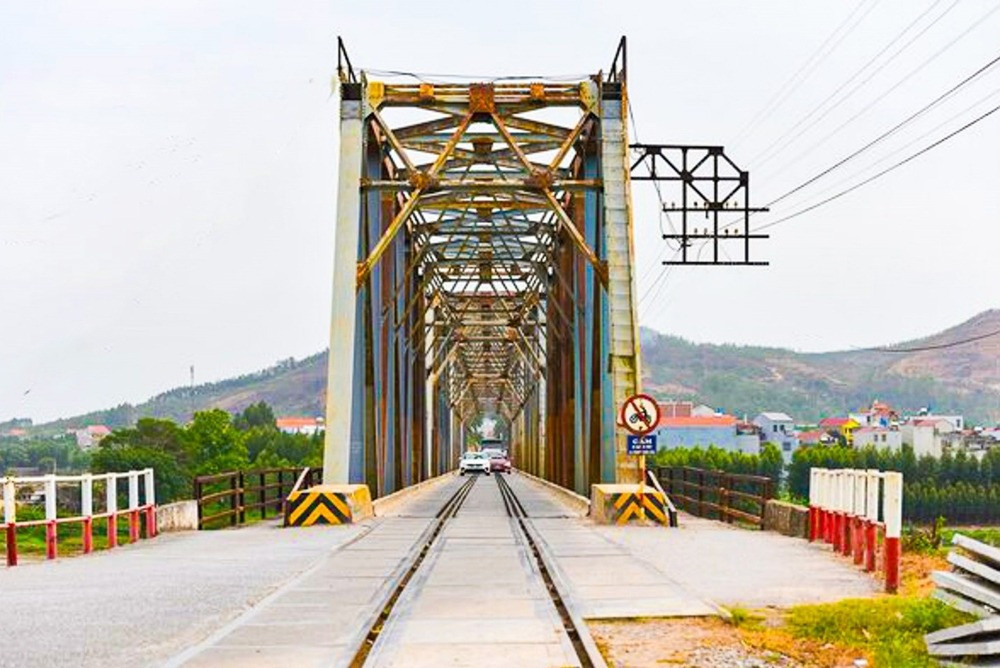 Chỉ 3 th&aacute;ng nữa, c&acirc;y cầu duy nhất ở Việt Nam c&oacute; đường sắt chung đường bộ sẽ được &lsquo;l&ecirc;n đời&rsquo; sau hơn 40 năm hoạt động- Ảnh 1.