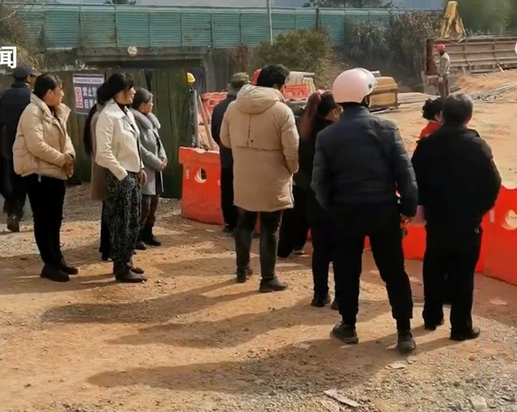 Căn nh&agrave; lọt thỏm giữa đường với vị tr&iacute; c&oacute; &lsquo;1-0-2&rsquo;, gia chủ sau thời gian sinh sống ngậm ng&ugrave;i bu&ocirc;ng lời hối hận- Ảnh 2.