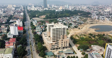 Trung tâm thương mại hơn 160 tỷ đồng nằm ‘bất động’ trên con đường đẹp nhất Thanh Hóa