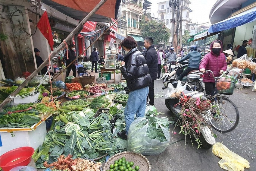 Thị trường h&agrave;ng ho&aacute; 'tăng nhiệt' từ m&ugrave;ng 3 Tết