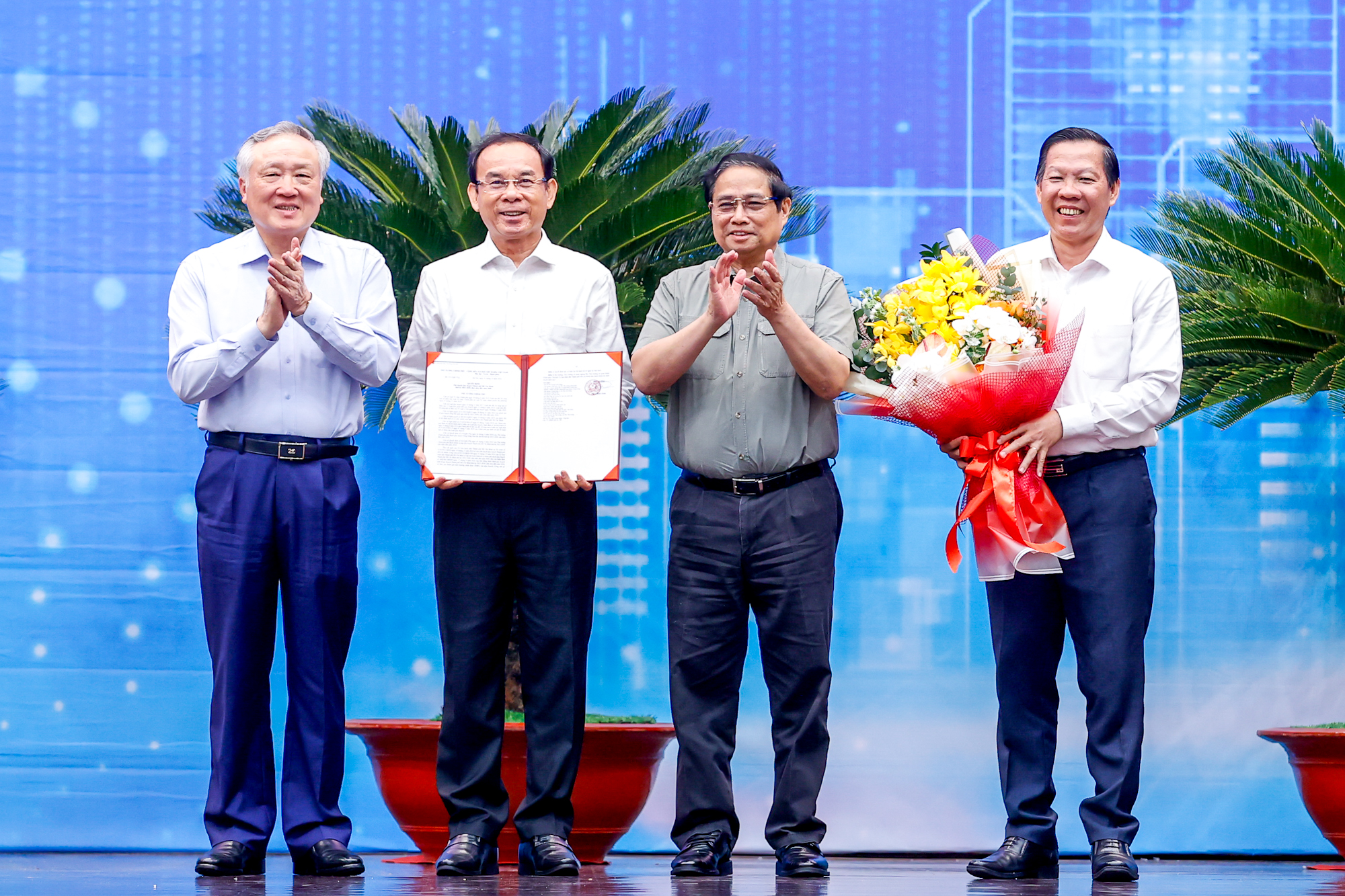 Thủ tướng: Nh&igrave;n xa tr&ocirc;ng rộng, nghĩ s&acirc;u l&agrave;m lớn khi triển khai Quy hoạch TPHCM- Ảnh 7.