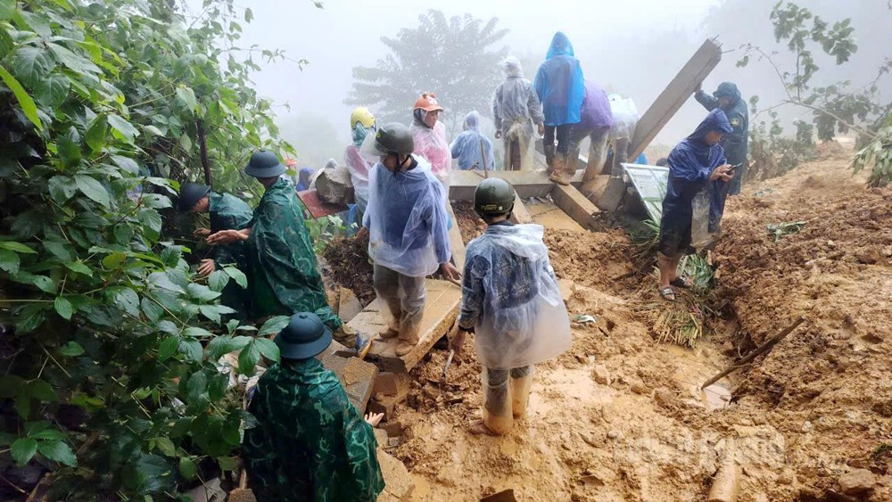 Một nam ca sĩ chuyển nóng 1.000.000.000 đồng ủng hộ người dân chịu ảnh hưởng bão số 10 - ảnh 3