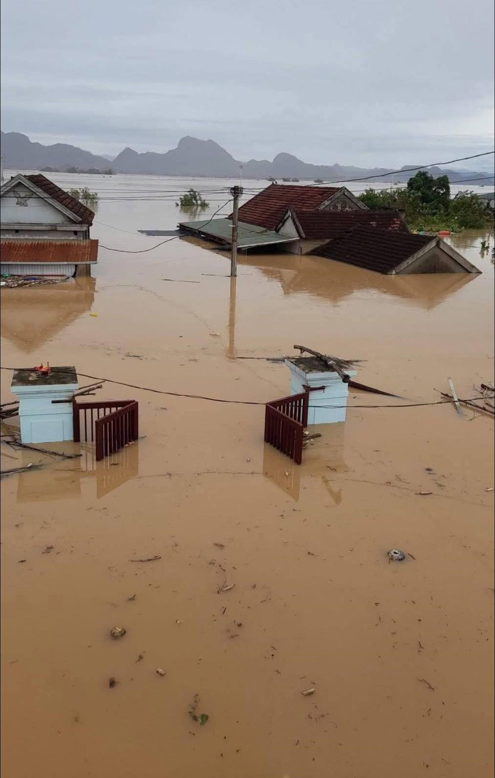 Nghệ An có 12 người thương vong, thiệt hại hơn 1.400 tỷ đồng do bão số 10 - ảnh 1