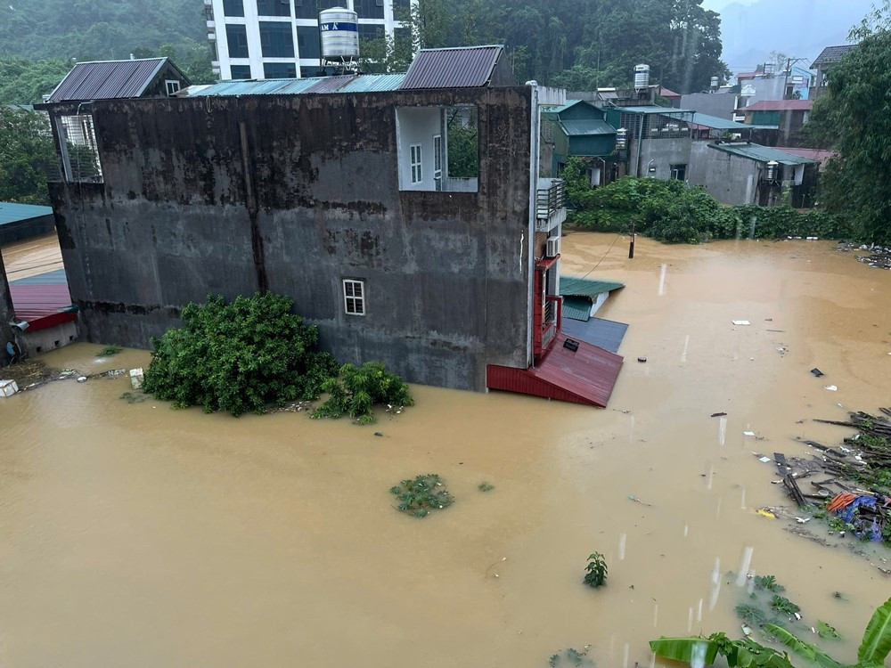 Nhiều xã, phường ở Tuyên Quang ngập lụt, sạt lở nghiêm trọng - ảnh 4