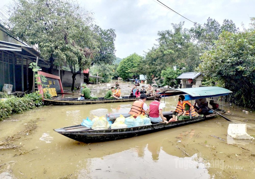 Nhiều xã, phường ở Tuyên Quang ngập lụt, sạt lở nghiêm trọng - ảnh 6