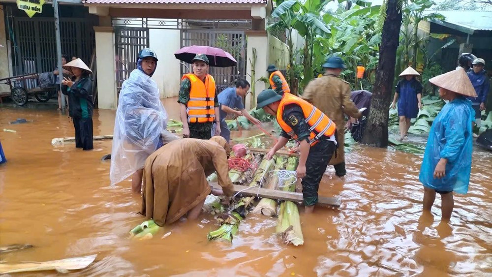 Nhiều xã, phường ở Tuyên Quang ngập lụt, sạt lở nghiêm trọng - ảnh 8