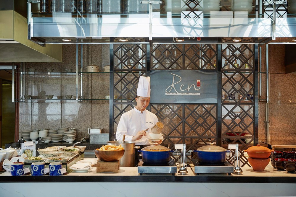 Cận cảnh khách sạn ‘trên không’ cao nhất Hà Nội: Không gian nghỉ dưỡng ấn tượng, phòng họp hiện đại sức chứa 1.000 người - ảnh 4