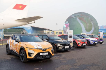 Chạy VinFast VF 7 vượt bão, người dùng Việt khẳng định: 'ADAS phản ứng chuẩn xác, đây là chiếc xe đáng tin cậy'