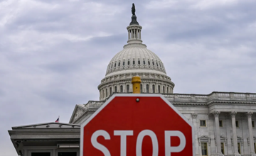 Chính phủ Mỹ chính thức đóng cửa hôm nay 1/10: Vàng lập kỷ lục mới, chứng khoán châu Á giảm điểm