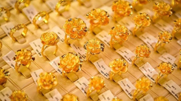 Giá vàng nhẫn và vàng miếng vọt lên mức chưa từng có