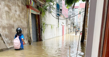 Nhiều nhà dân ở Bắc Ninh bị ngập trong nước lũ