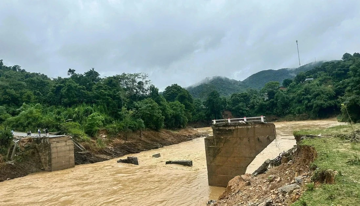 Quốc lộ, cao tốc từ Nghệ An đến Huế hư hại nặng sau bão Bualoi