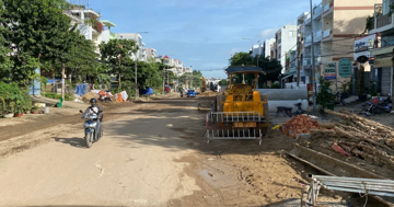 TPHCM: 'Chủ yếu xoay quanh nâng đường, cả thành phố cùng nâng, nhưng ngập vẫn hoàn ngập'