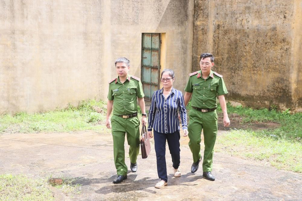 Bắt nữ cán bộ ngân hàng sinh năm 1964 trốn truy nã suốt 30 năm - ảnh 3
