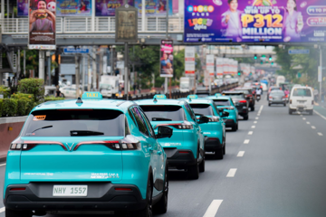 Công ty của ông Phạm Nhật Vượng chính thức có hãng taxi nước ngoài đầu tiên ký nhượng quyền, dự kiến vận hành 2.000 xe VinFast Nerio Green