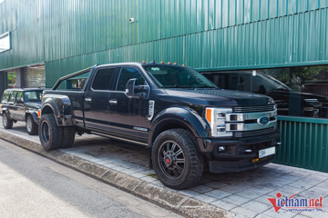 'Khủng long' Ford F-450 Super Duty gần 7 tỷ đồng của đại gia Hà Nội, sức kéo 15 tấn, dài gần 7 mét
