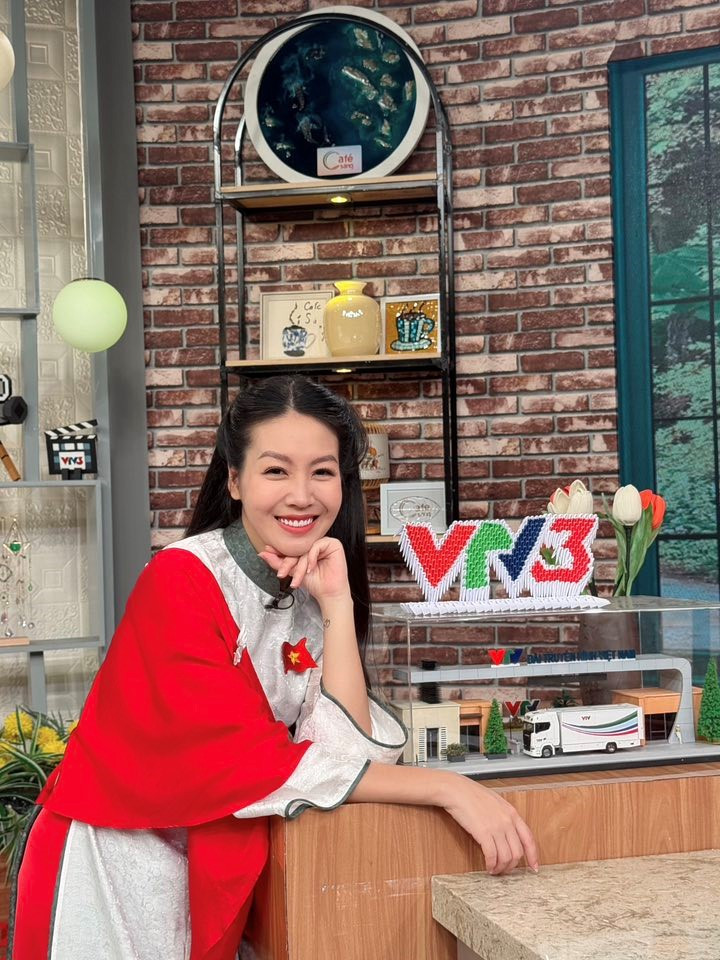 Nữ MC Điều ước thứ 7 ủng hộ đồng bào vùng lũ 100.000.000 đồng - ảnh 1