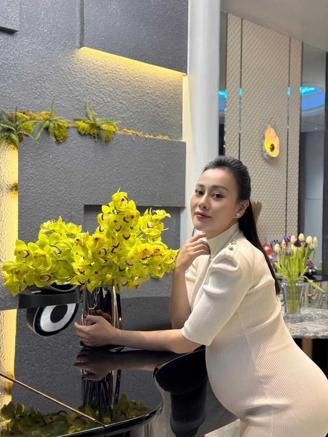 Biệt thự bạc tỷ của vợ chồng Phương Oanh và Shark Bình giữa lòng Thủ đô: Thiết kế phong cách châu Âu sang trọng, có hồ bơi riêng- Ảnh 8. Biệt thự bạc tỷ của vợ chồng Phương Oanh và Shark Bình giữa lòng Thủ đô: Thiết kế phong cách châu Âu sang trọng, có hồ bơi riêng- Ảnh 8.