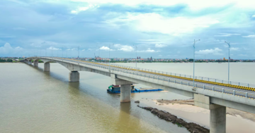 Chính thức thông xe cầu vượt sông nghìn tỷ kết nối 2 tỉnh Nam Định và Thái Bình cũ