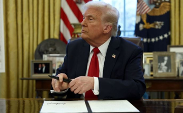 Giá xăng dầu lao dốc sau ‘cơn bão thuế quan’ từ ông Trump