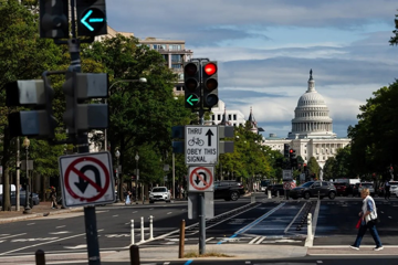 Phố Wall đỏ lửa, Bitcoin lao dốc không phanh sau tuyên bố chấn động của ông Trump