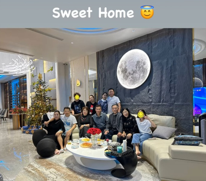 Biệt thự bạc tỷ của vợ chồng Phương Oanh và Shark Bình giữa lòng Thủ đô: Thiết kế phong cách châu Âu sang trọng, có hồ bơi riêng- Ảnh 2. Biệt thự bạc tỷ của vợ chồng Phương Oanh và Shark Bình giữa lòng Thủ đô: Thiết kế phong cách châu Âu sang trọng, có hồ bơi riêng- Ảnh 2.